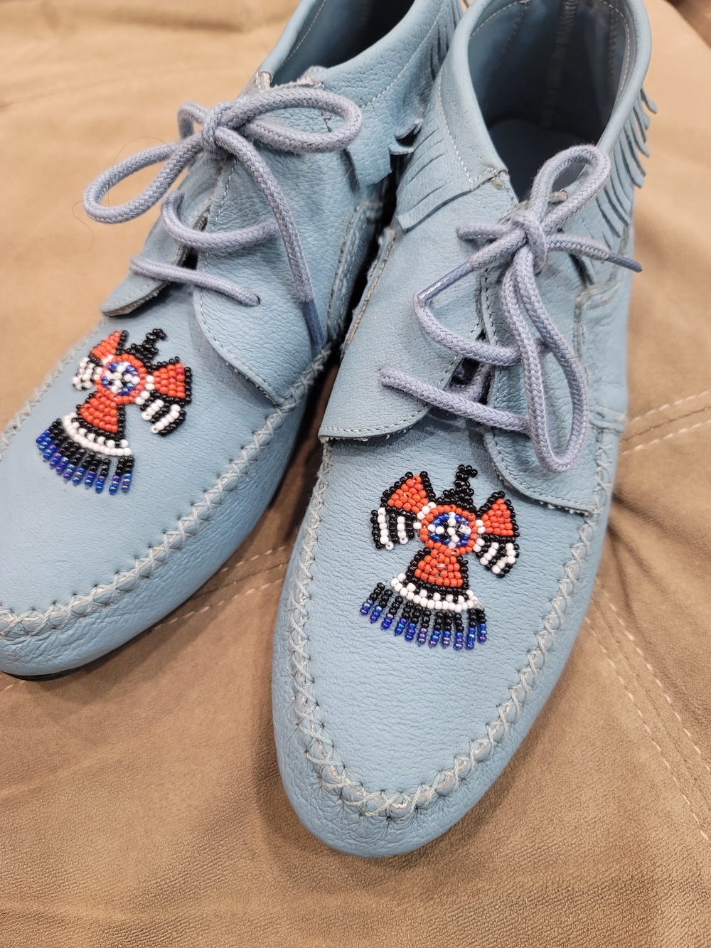 Minnetonka Thunderbird Beaded Leather Moccasins Sz 10B Powder Blue Fringe